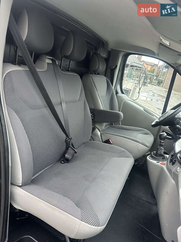 Грузовой фургон Opel Vivaro 2012 в Ровно