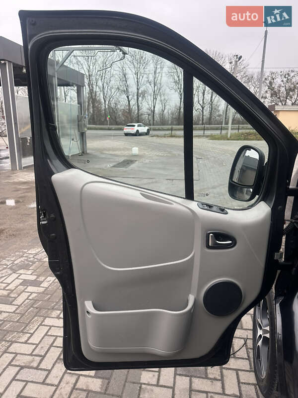 Грузовой фургон Opel Vivaro 2012 в Ровно