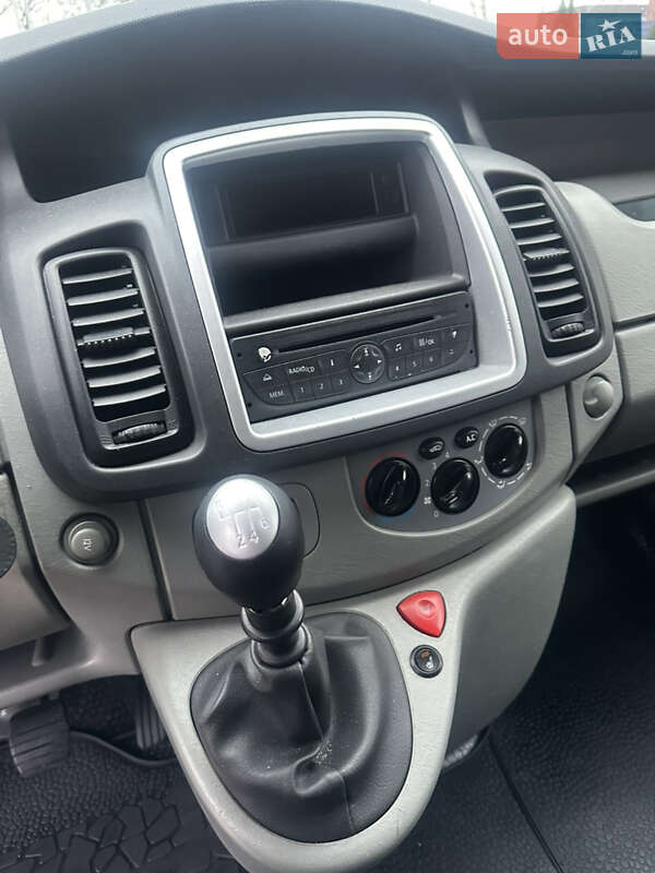 Грузовой фургон Opel Vivaro 2012 в Ровно