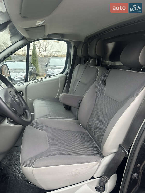 Грузовой фургон Opel Vivaro 2012 в Ровно