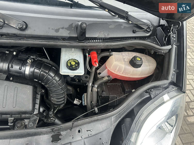 Грузовой фургон Opel Vivaro 2012 в Ровно