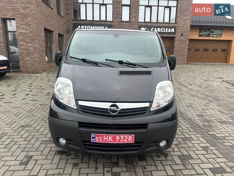 Грузовой фургон Opel Vivaro 2012 в Ровно