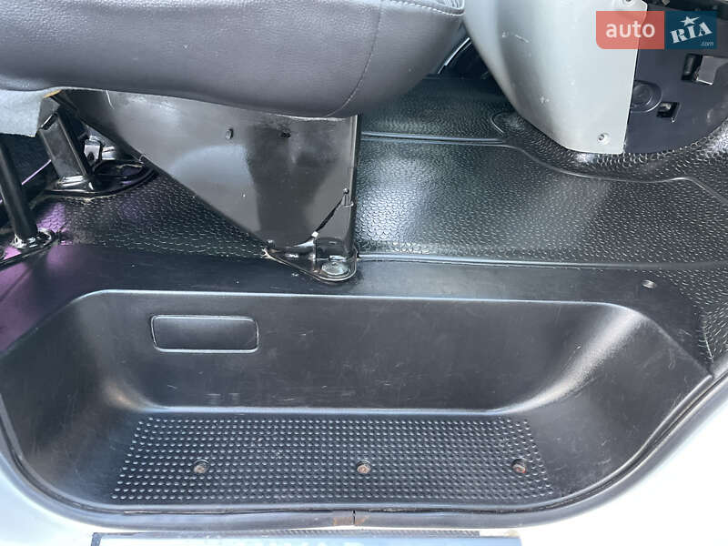 Минивэн Opel Vivaro 2006 в Староконстантинове