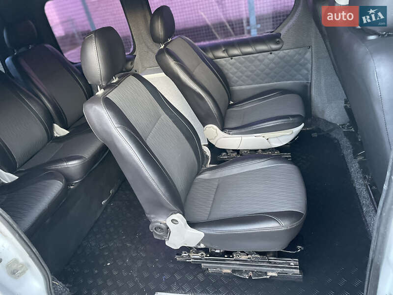 Минивэн Opel Vivaro 2006 в Староконстантинове