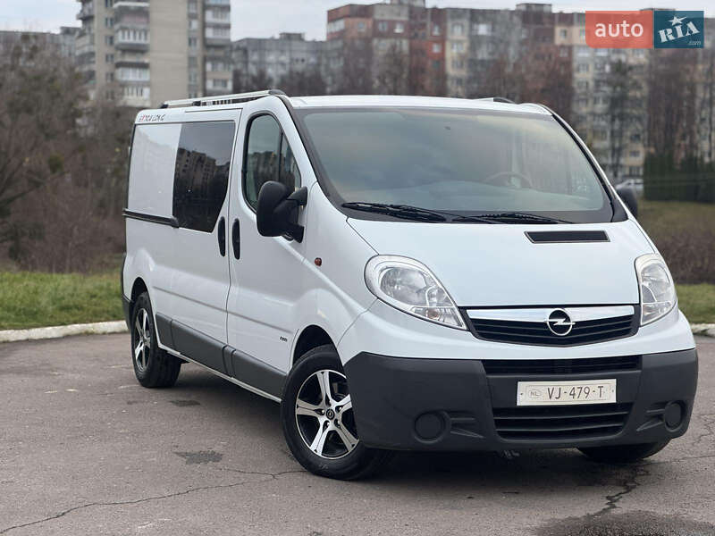 Минивэн Opel Vivaro 2014 в Ровно