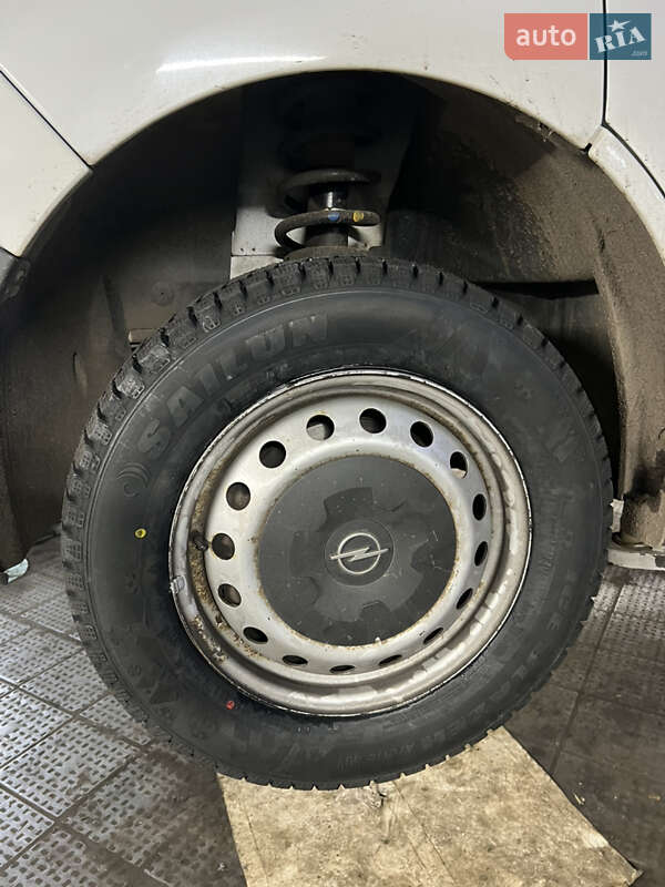 Грузопассажирский фургон Opel Vivaro 2013 в Киеве фото 30 Грузопассажирский фургон Opel Vivaro 2013 в Киеве