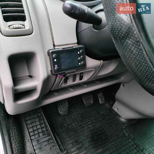 Минивэн Opel Vivaro 2011 в Ужгороде