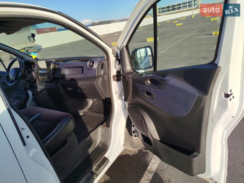 Мінівен Opel Vivaro 2016 в Львові