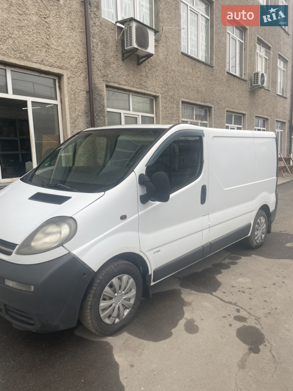 Авто повністю на ходу, тільки но замінено тнвд, ремінь, ролики, помпу,подушку, присутній реф не користувався близько 3 років був у робочому стані, після заміни двигуна спускали фреон, що цікавить запитуйте))