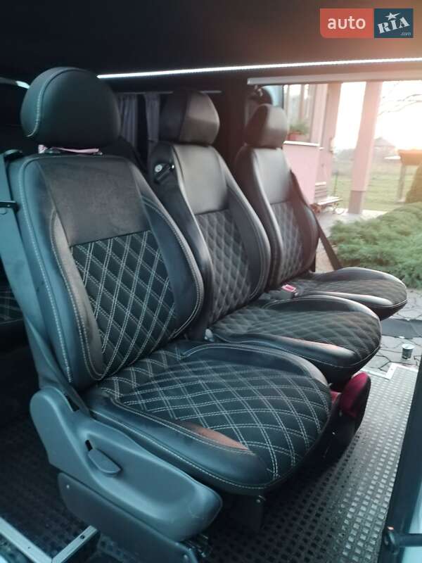 Мінівен Opel Vivaro 2015 в Нересниці