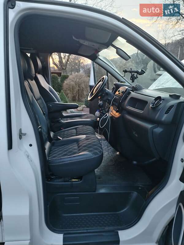 Мінівен Opel Vivaro 2015 в Нересниці