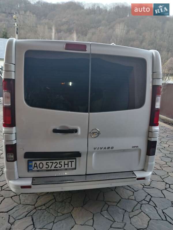 Мінівен Opel Vivaro 2015 в Нересниці