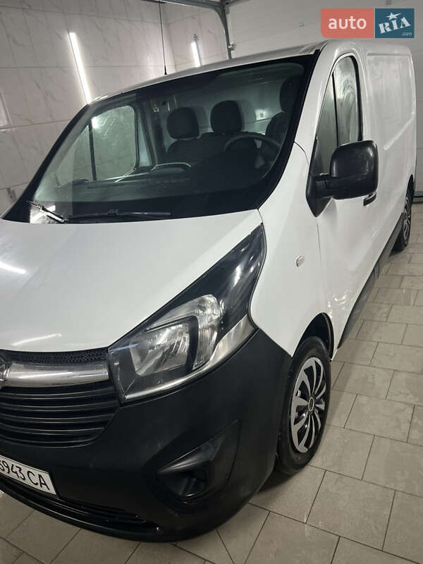 Вантажний фургон Opel Vivaro 2015 в Мукачевому