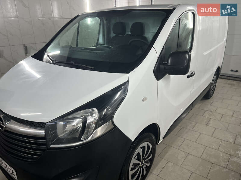 Вантажний фургон Opel Vivaro 2015 в Мукачевому