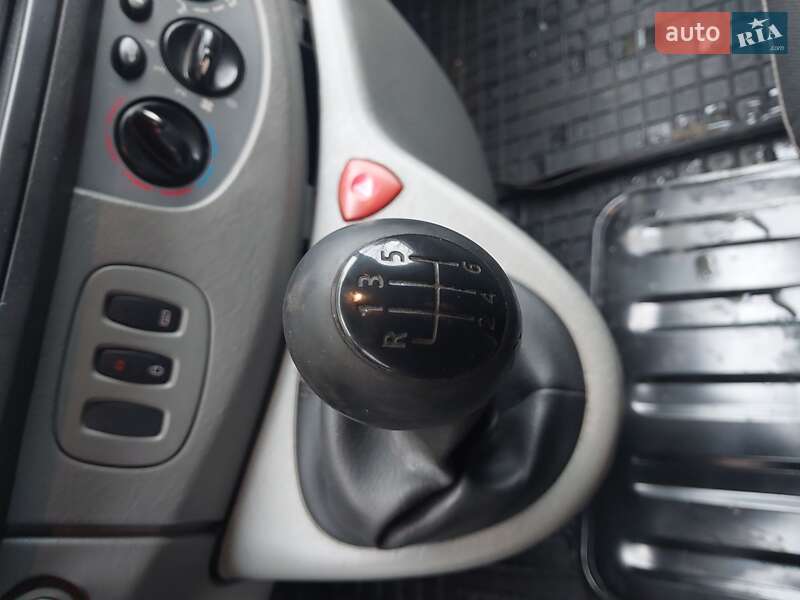 Грузопассажирский фургон Opel Vivaro 2013 в Жидачове