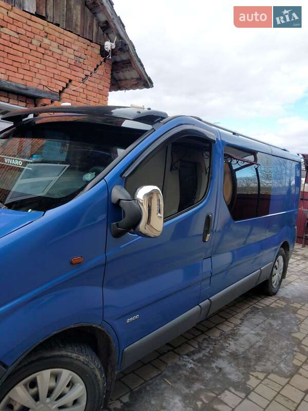Вантажний фургон Opel Vivaro 2002 в Іллінцях