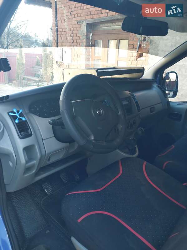 Вантажний фургон Opel Vivaro 2002 в Іллінцях