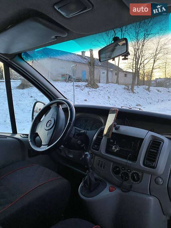 Минивэн Opel Vivaro 2004 в Новояворовске