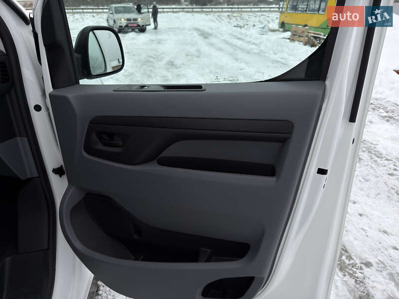 Вантажний фургон Opel Vivaro 2020 в Радивиліві
