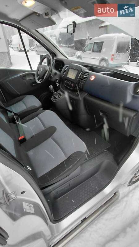 Мінівен Opel Vivaro 2019 в Долині