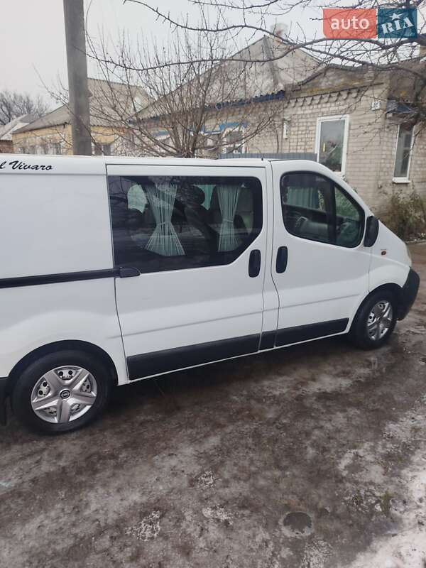 Грузопассажирский фургон Opel Vivaro 2006 в Изюме