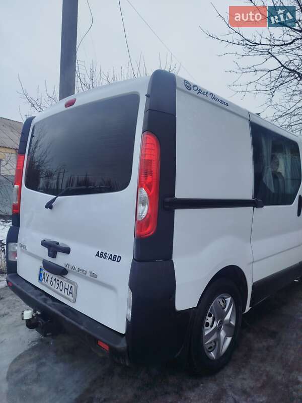 Грузопассажирский фургон Opel Vivaro 2006 в Изюме