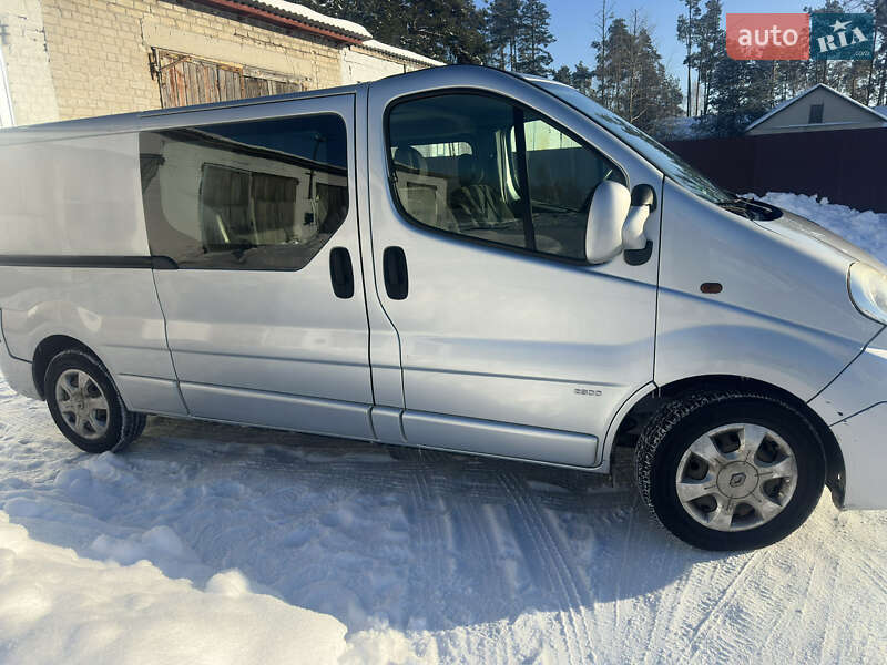 Грузопассажирский фургон Opel Vivaro 2011 в Олевске
