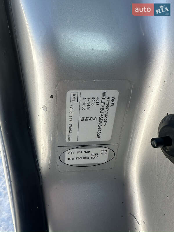 Грузопассажирский фургон Opel Vivaro 2011 в Олевске