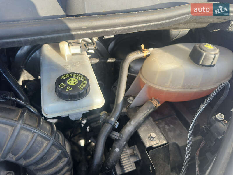 Грузопассажирский фургон Opel Vivaro 2011 в Олевске