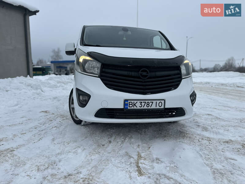 Минивэн Opel Vivaro 2015 в Сарнах
