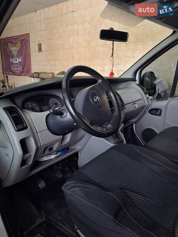 Минивэн Opel Vivaro 2009 в Бурыни