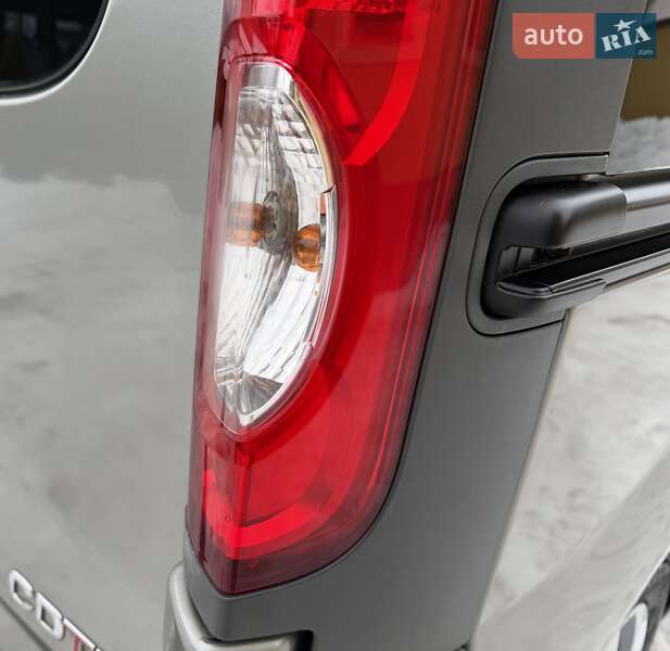 Минивэн Opel Vivaro 2012 в Львове