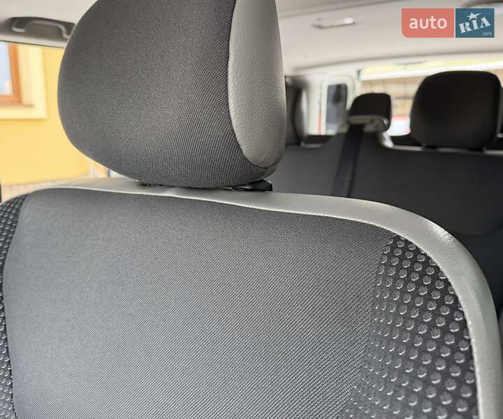 Минивэн Opel Vivaro 2012 в Львове