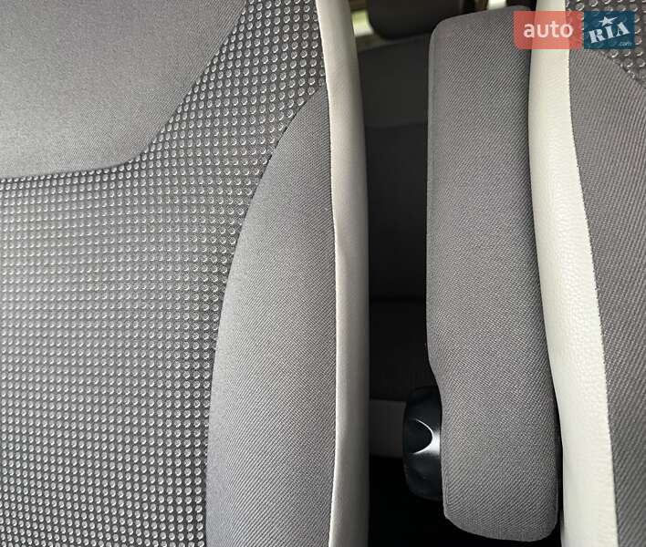 Минивэн Opel Vivaro 2012 в Львове