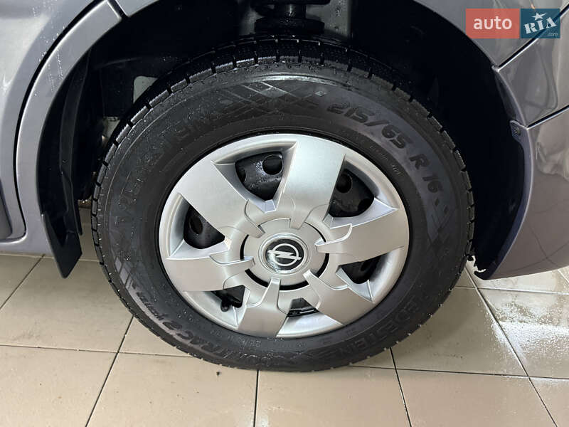 Минивэн Opel Vivaro 2012 в Киеве