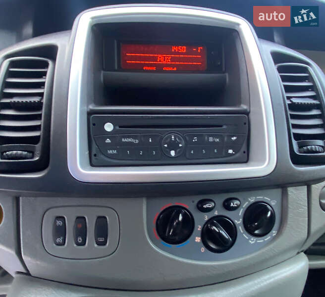 Грузопассажирский фургон Opel Vivaro 2011 в Ровно