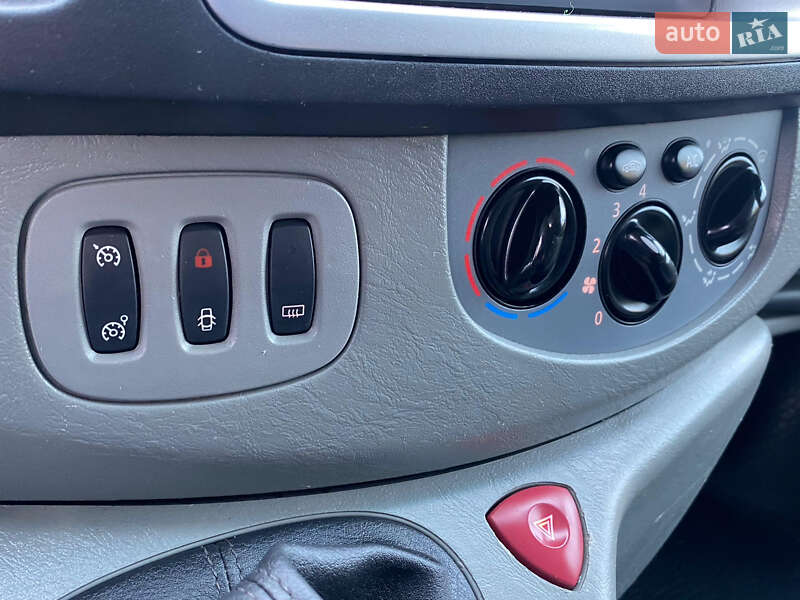 Грузопассажирский фургон Opel Vivaro 2011 в Ровно