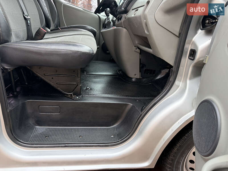 Минивэн Opel Vivaro 2007 в Апостолово фото 17 Минивэн Opel Vivaro 2007 в Апостолово