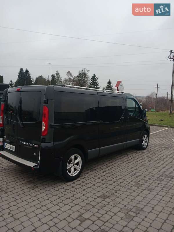 Минивэн Opel Vivaro 2009 в Мостиске