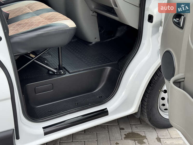 Минивэн Opel Vivaro 2014 в Черновцах