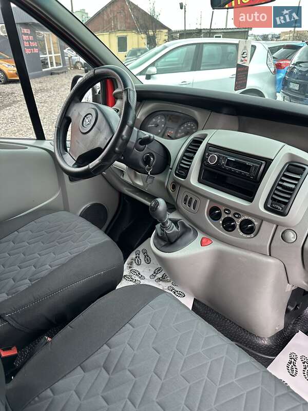 Минивэн Opel Vivaro 2005 в Смеле