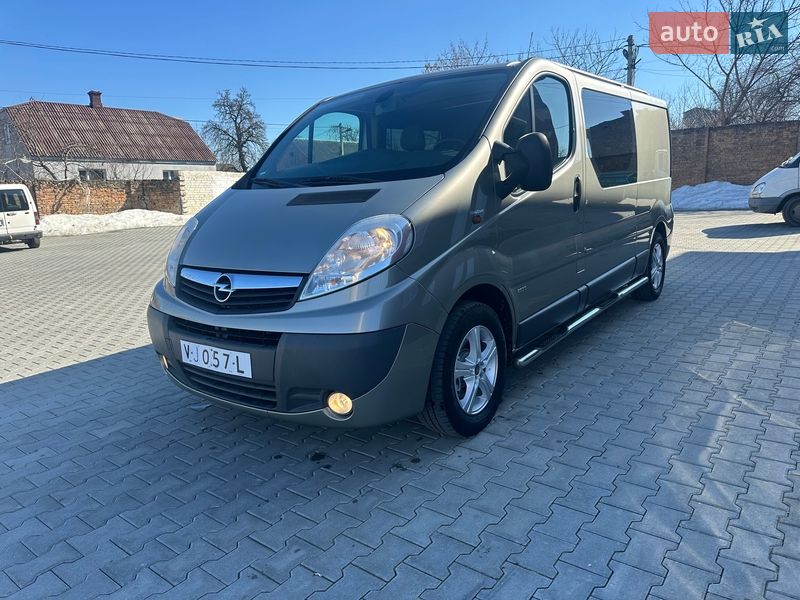 Грузопассажирский фургон Opel Vivaro 2014 в Дубно