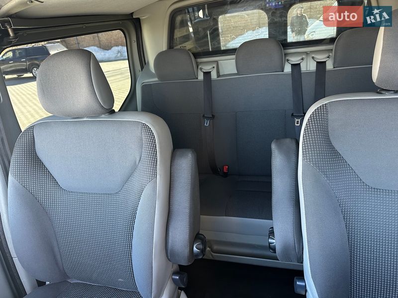 Грузопассажирский фургон Opel Vivaro 2014 в Дубно