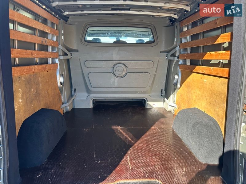 Грузопассажирский фургон Opel Vivaro 2014 в Дубно