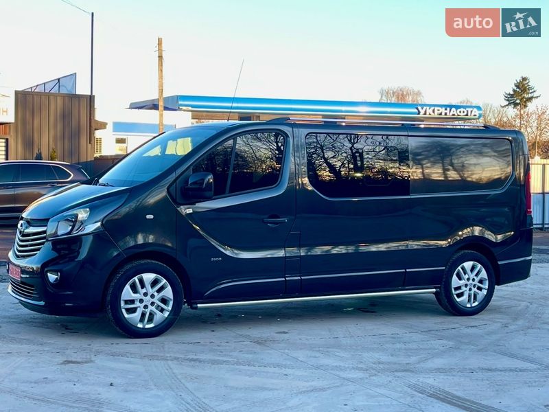Грузопассажирский фургон Opel Vivaro 2015 в Млинове