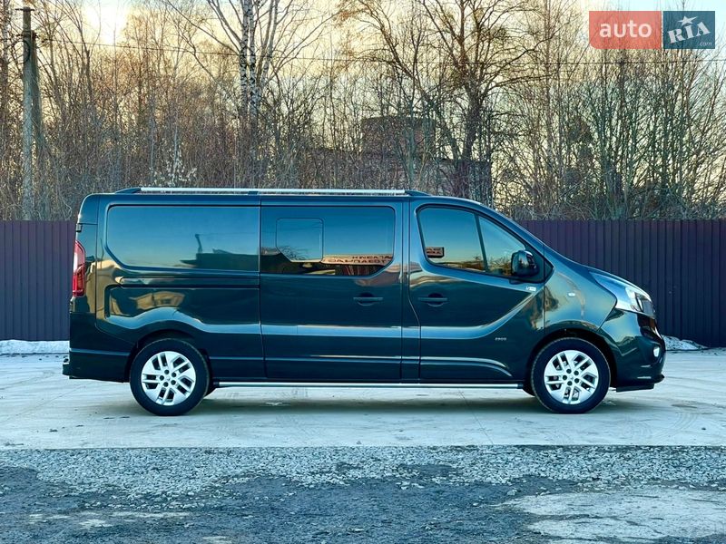 Грузопассажирский фургон Opel Vivaro 2015 в Млинове