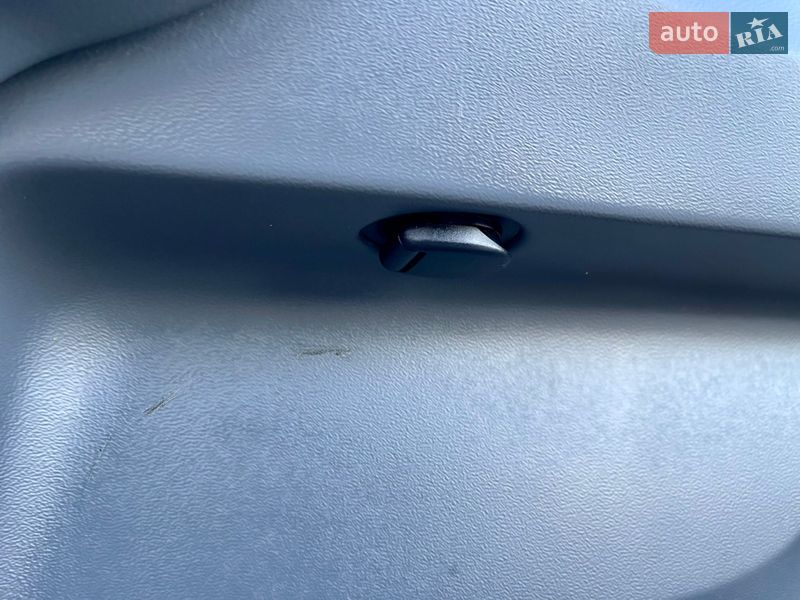 Грузопассажирский фургон Opel Vivaro 2015 в Млинове