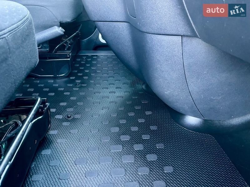 Грузопассажирский фургон Opel Vivaro 2015 в Млинове