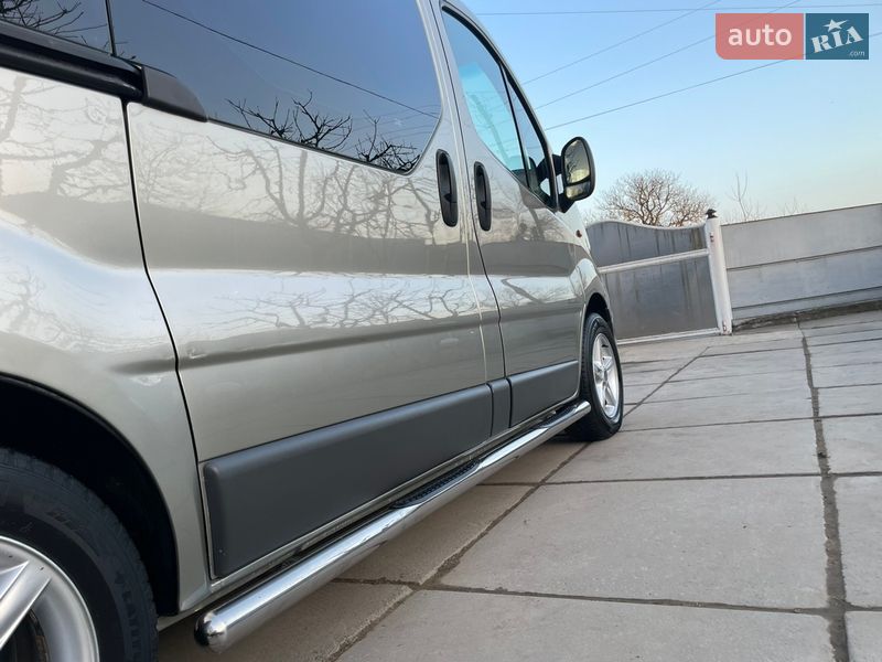 Минивэн Opel Vivaro 2010 в Хотине