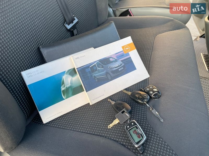 Минивэн Opel Vivaro 2010 в Хотине